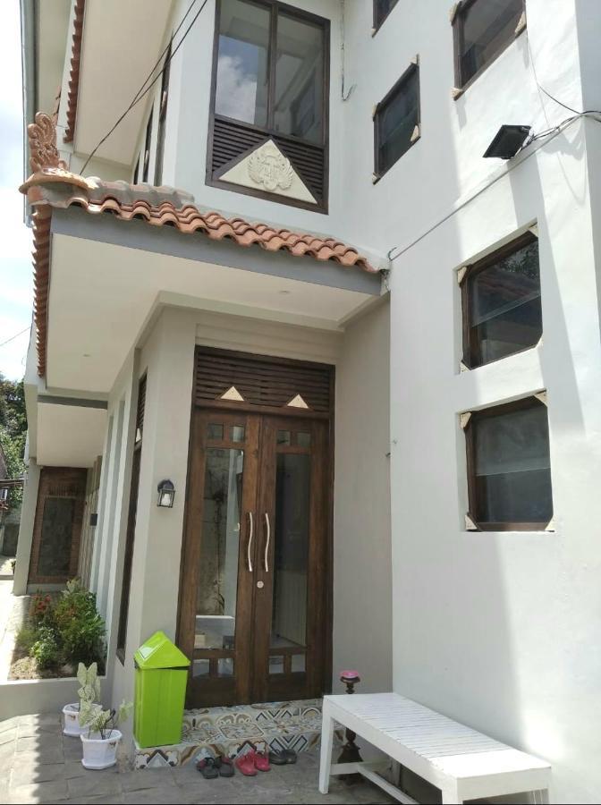 Sabi Guest House - Strategic Family -Married Couples Only- Hostel In Prawirotaman Yogyakarta Bagian luar foto