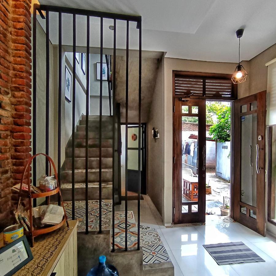 Sabi Guest House - Strategic Family -Married Couples Only- Hostel In Prawirotaman Yogyakarta Bagian luar foto